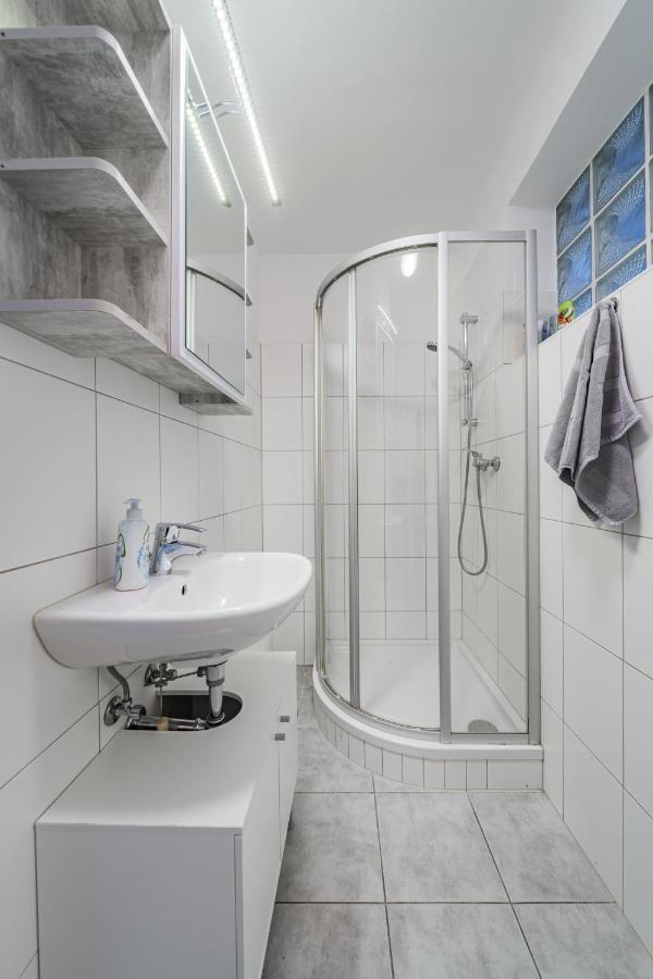 Modernes Appartement Nahe U-Bahn Und Schoenbrunn Відень Екстер'єр фото
